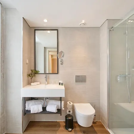 Moon & Sun فندق 4*